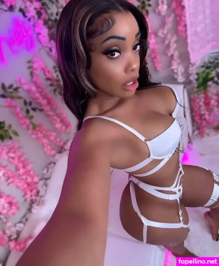 Karmelkaykay OnlyFans Thumbnail #MRq1jQG5jl