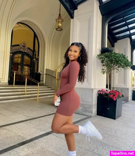 Karolina Achong OnlyFans Thumbnail #uHRttNBoWk