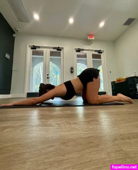 Karolina Kowalkiewicz 1 OnlyFans Thumbnail #gFonrLmu00