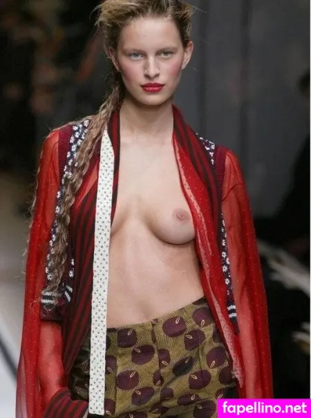 Karolina Kurkova OnlyFans Thumbnail #aJkysHMIq8