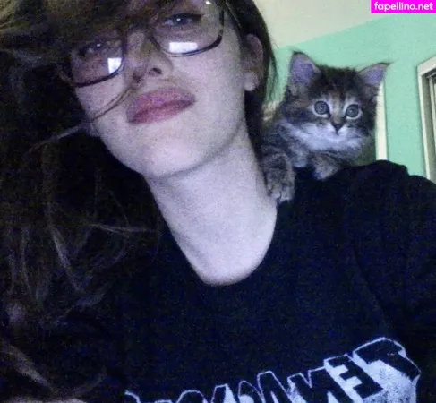 Kat Dennings OnlyFans Thumbnail #W6ESqX7JUi