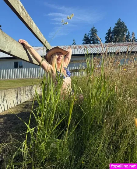 Kat Encases OnlyFans Thumbnail #1SSUPcMkMC