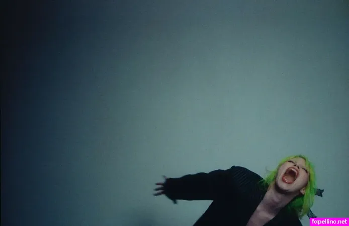 Kat Moss OnlyFans Thumbnail #XjeNEzgvZB