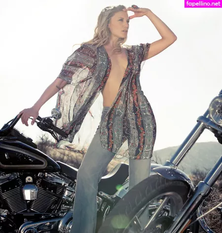 Katee Sackhoff OnlyFans Thumbnail #ppC5YssqZ2