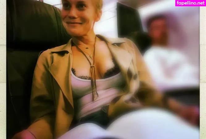 Katee Sackhoff OnlyFans Thumbnail #riASfvLC9h