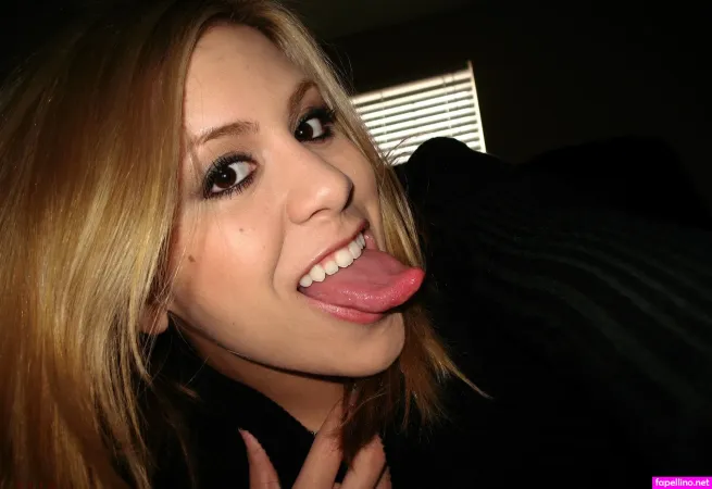 Katelyn Brooks OnlyFans Thumbnail #p1MHJZvlly