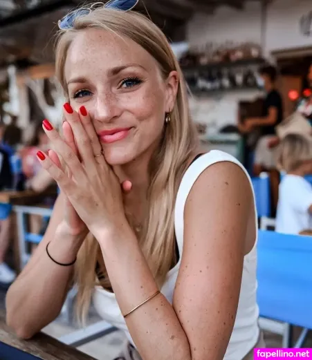 Katharina Kleinfeldt OnlyFans Thumbnail #3GKsT30GJ2