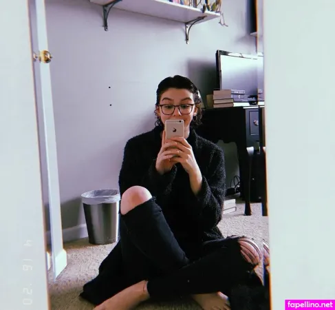 Katherine Hudson OnlyFans Thumbnail #IwHuNBvZ63