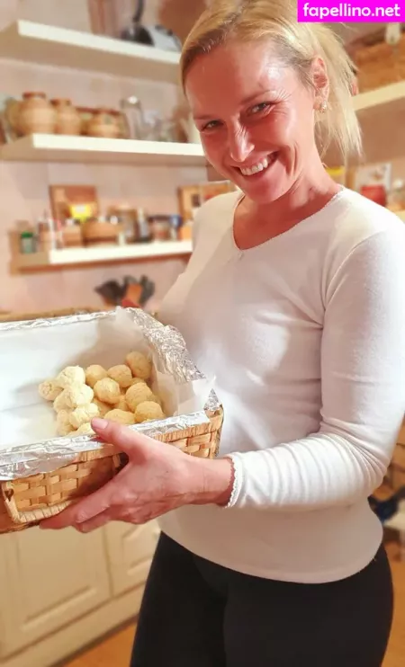 Kathianobilixx OnlyFans Thumbnail #77qmyFC2Br