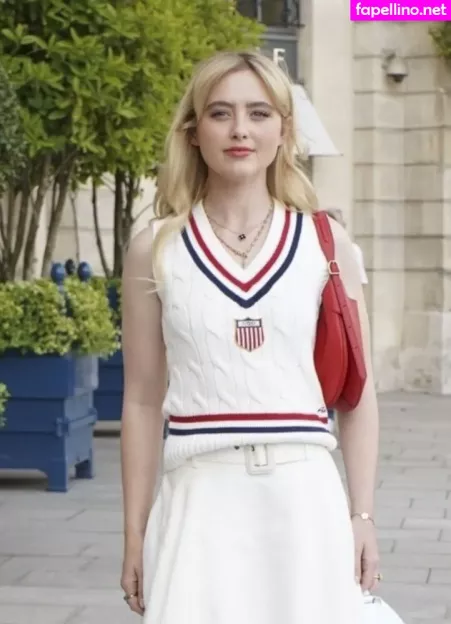 Kathryn Newton OnlyFans Thumbnail #0mCp29NpU0