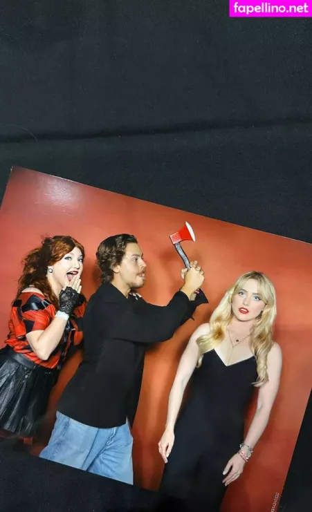 Kathryn Newton OnlyFans Thumbnail #G8ZmUp6RQf