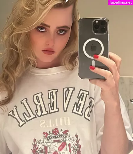 Kathryn Newton OnlyFans Thumbnail #h0f2tFDTTw