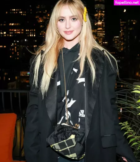 Kathryn Newton OnlyFans Thumbnail #uPXV8r1H72