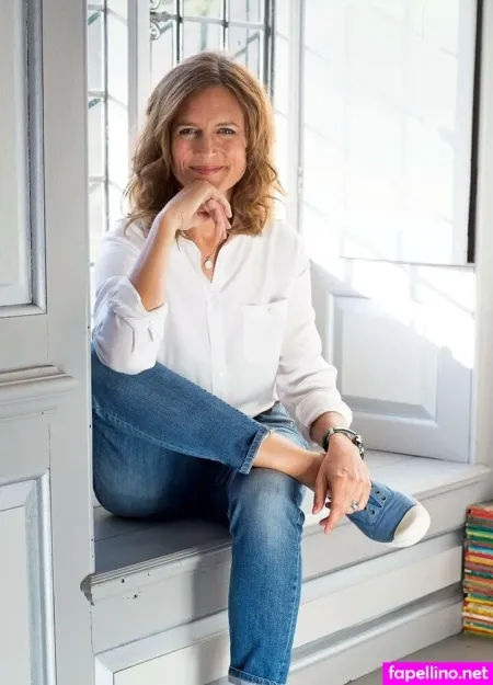Katie Derham OnlyFans Thumbnail #NMzCJrxQZa