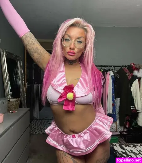 Katie Edgell OnlyFans Thumbnail #K1pHwkzdGf