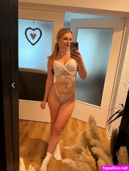 Katja Iwanow OnlyFans Thumbnail #0GdeeQWmD5