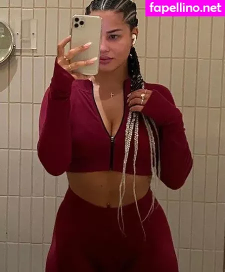 Katya Elise Henry OnlyFans Thumbnail #OfvWEX0pqd