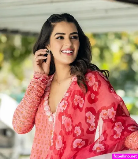 Kavya Thapar OnlyFans Thumbnail #RYRy3W7yGH