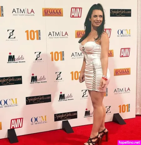 Kaylee Lang OnlyFans Thumbnail #X5t2l8XChq