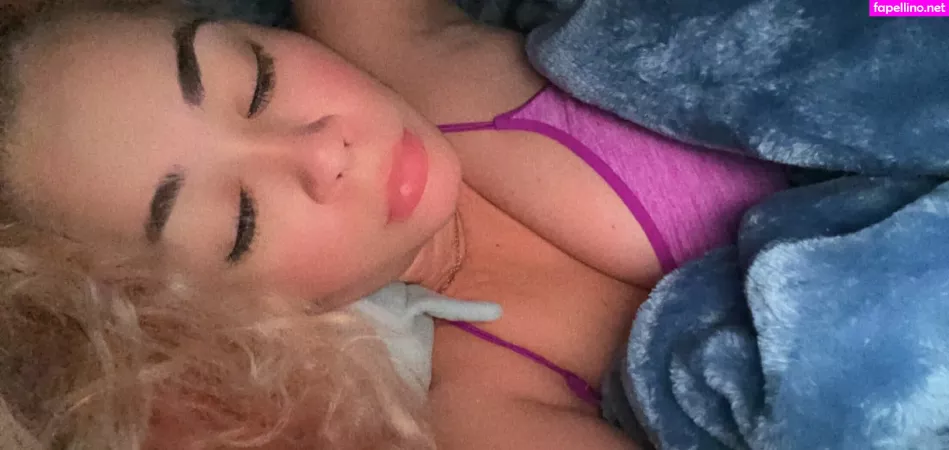 Kdenissexo OnlyFans Thumbnail #O2x0cIPvL7