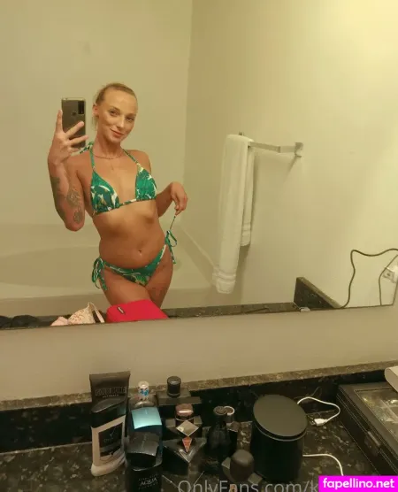 Kelli Kisses OnlyFans Thumbnail #InHS7UnSmt