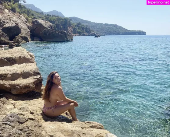 Kelly Brook OnlyFans Thumbnail #yVO4R9Jrhm