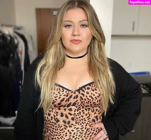 Kelly Clarkson OnlyFans Thumbnail #2UMZNTUuxi
