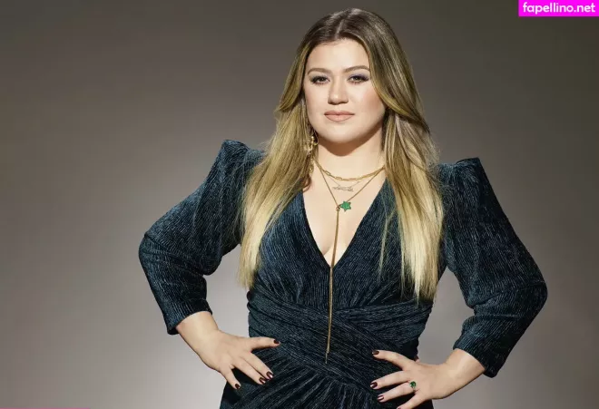 Kelly Clarkson OnlyFans Thumbnail #at0mjyINn7