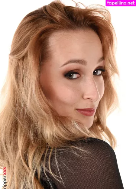 Kelly Collins OnlyFans Thumbnail #c2RyzpjKDD