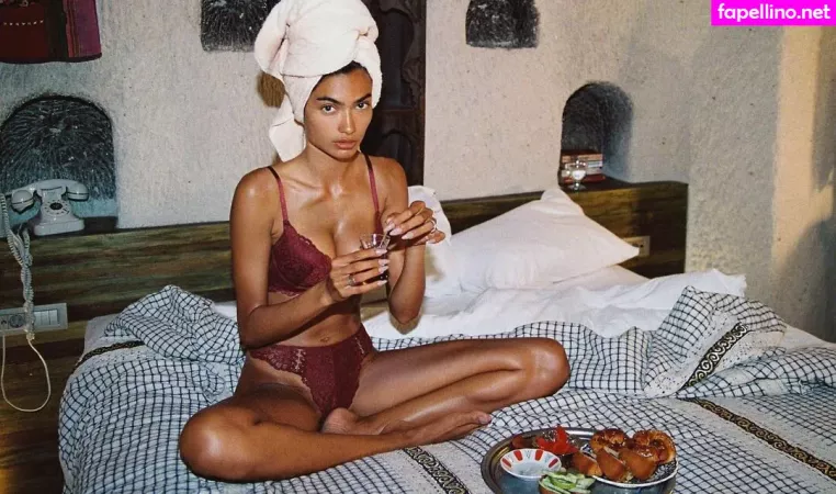 Kelly Gale OnlyFans Thumbnail #U4T5IRomSr