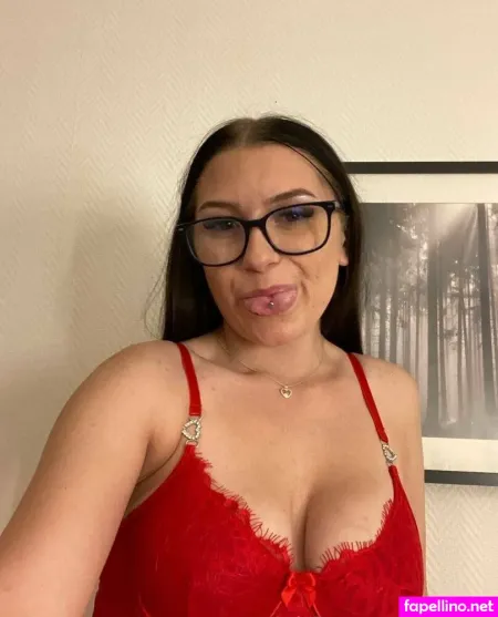 Kelly Klitta OnlyFans Thumbnail #leYYY6LfBx