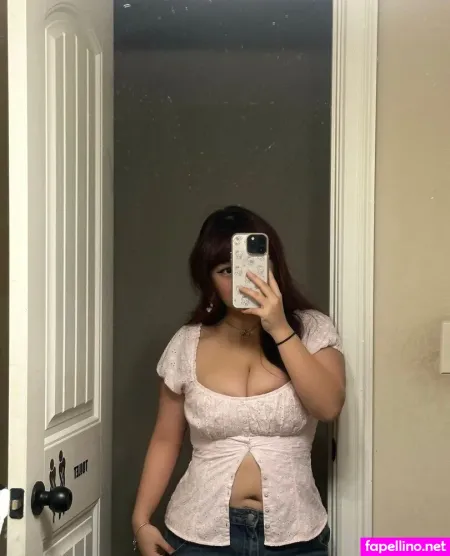 Kelly Le Main Profile Photo