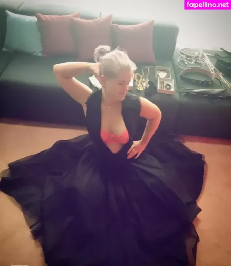 Kelly Osbourne OnlyFans Thumbnail #nw6P2IkJ9Q