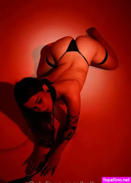 Kelly Queen1 1 OnlyFans Thumbnail #xqVkvil0NC