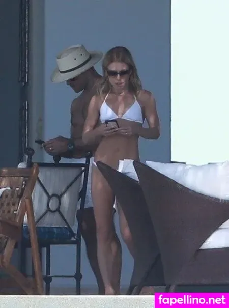 Kelly Ripa OnlyFans Thumbnail #miGDJPSgUx