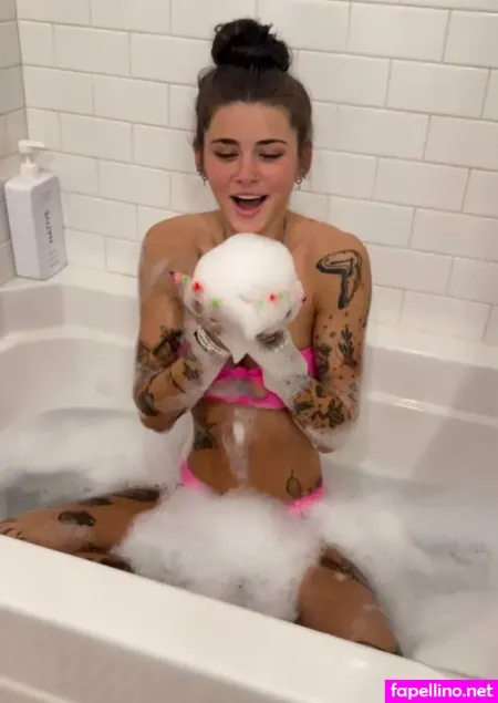 Kendeeznutz 1 OnlyFans Thumbnail #AOby2XMgFf