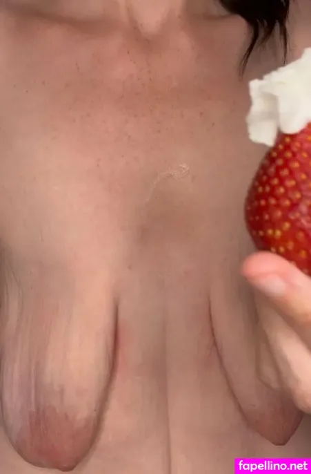 Kenzie Kisses OnlyFans Thumbnail #9voRRjJ5ia