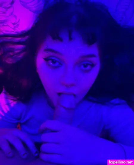 Kenziekisses420 Main Profile Photo