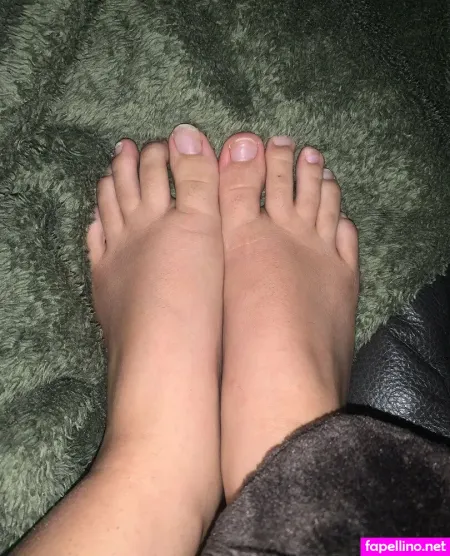 Kenziessmallfeet OnlyFans Thumbnail #xy1C8zW89I