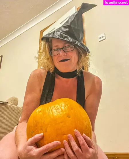 Khariscurves OnlyFans Thumbnail #X4VVFoTMBU