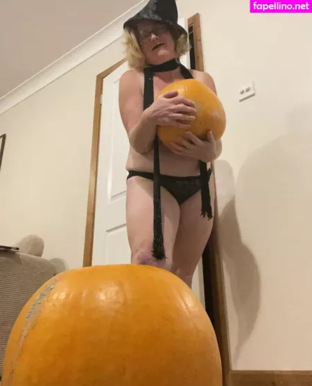 Khariscurves OnlyFans Thumbnail #ZuefDMhx4L