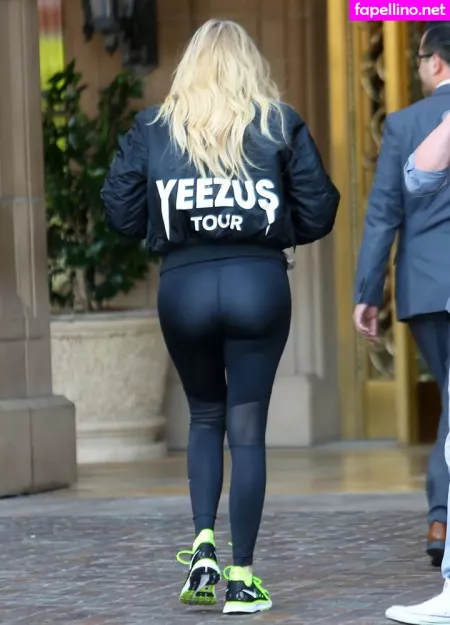 Khloe Kardashian OnlyFans Thumbnail #RzRcc5HRO0