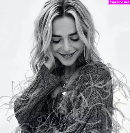 Kiernan Shipka OnlyFans Thumbnail #OqUJBDSUrw