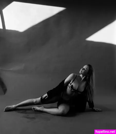 Kika Durisova OnlyFans Thumbnail #L8OelbGNSr