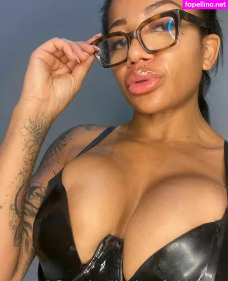 Kikiluxxxe OnlyFans Thumbnail #DeYLy4rSDA