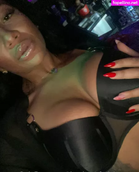 Kikiluxxxe OnlyFans Thumbnail #dL1S6mhndo