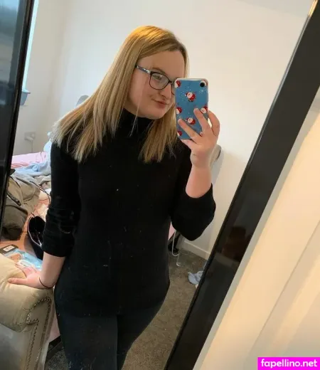 Kim Centamore OnlyFans Thumbnail #TWuypigi0n