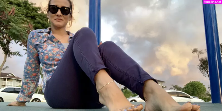 Kim Kisses Foot Goddess OnlyFans Thumbnail #QNpkrkufg7