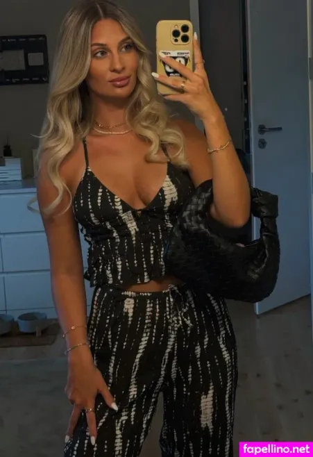 Kim Schmitt OnlyFans Thumbnail #NLWpK5UDvi