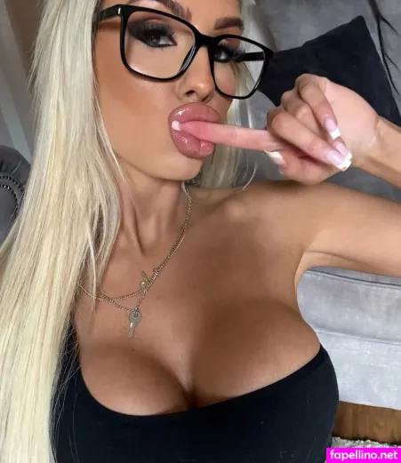 Kimberleyandersonxxx 1 OnlyFans Thumbnail #w2ctFRRJoy